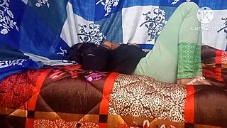 स्थल#2 वीडियो के लिए: Raggini bhabhi's steamy tete a vive with his husba...