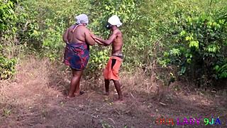 स्थल#3 वीडियो के लिए: A BBC pounds chubby mommy outdoors