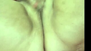 स्थल#20 वीडियो के लिए: Cougar in warm embrace with the gift of passionate...
