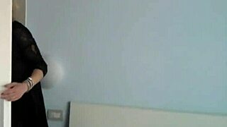 स्थल#1 वीडियो के लिए: Mommy licks her daughter's pussy in HD HD